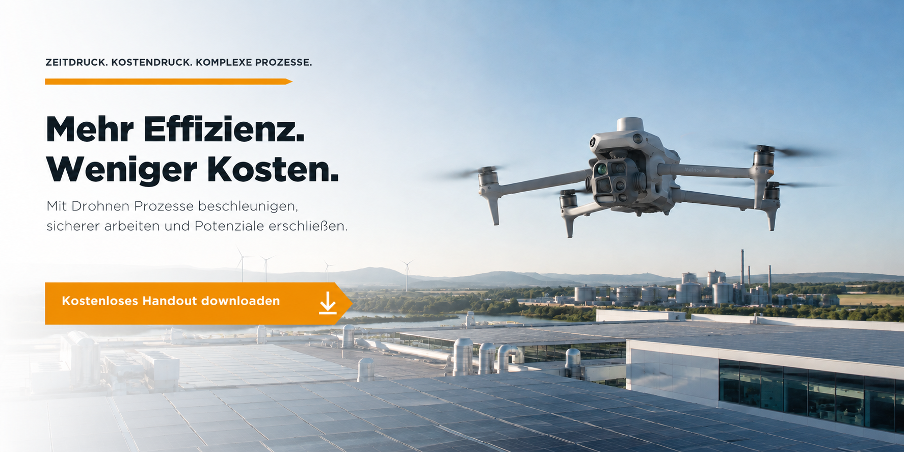 Enterprise-Drohne über einer modernen Unternehmensanlage mit dem Hinweis auf mehr Effizienz und weniger Kosten durch professionelle Drohnennutzung.